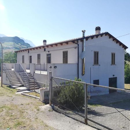 Casa A Montebello Di Bertona Con Vista Gran Sasso Villa Exterior photo
