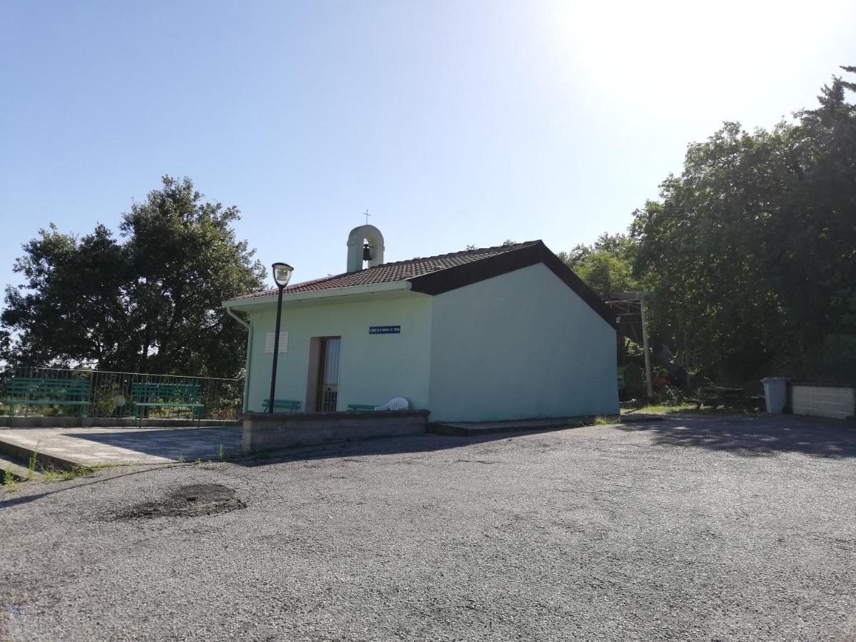 Casa A Montebello Di Bertona Con Vista Gran Sasso Villa Exterior photo