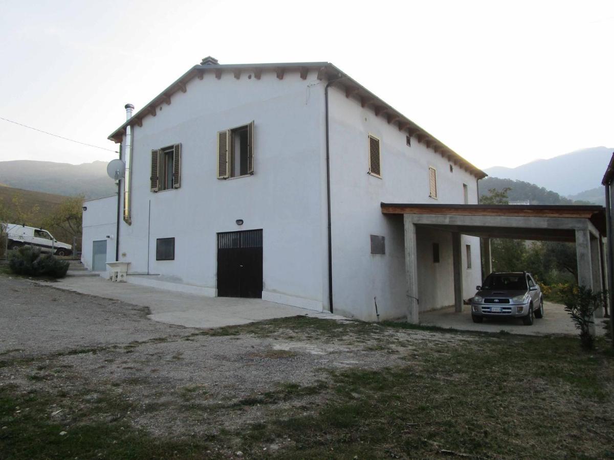 Casa A Montebello Di Bertona Con Vista Gran Sasso Villa Exterior photo